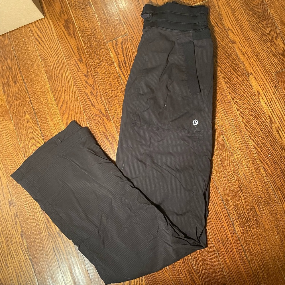 Beautiful Lululemon pants in a size two with pockets and drawstring at bottom!